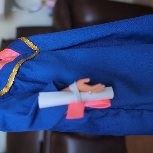 Vintage Graduation Barbie Doll - Picture 5 of 7